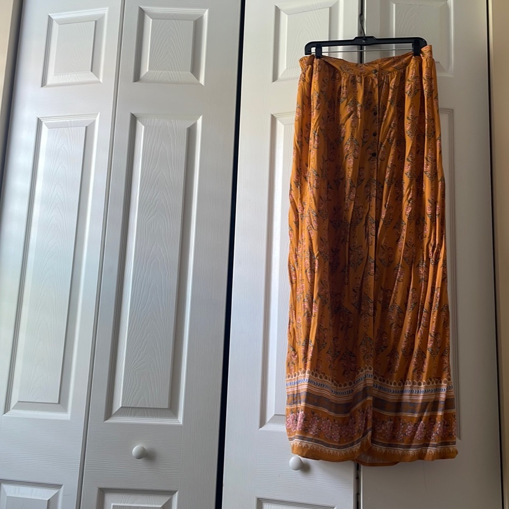 Beautiful skit buttons down burnt orange